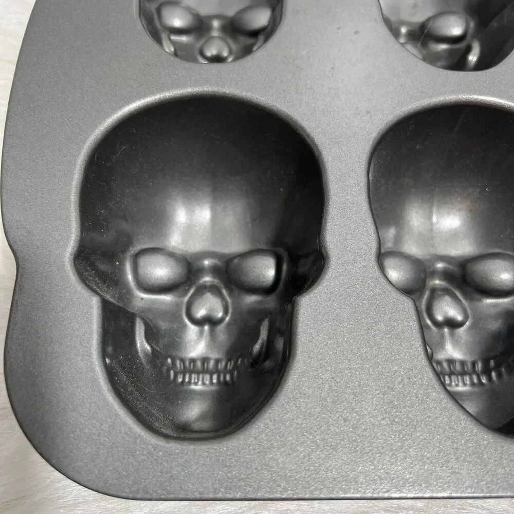 NWOB Nordic Ware Skull 6 Cakelet‎ Bakeware Halloween, Day Of The Dead